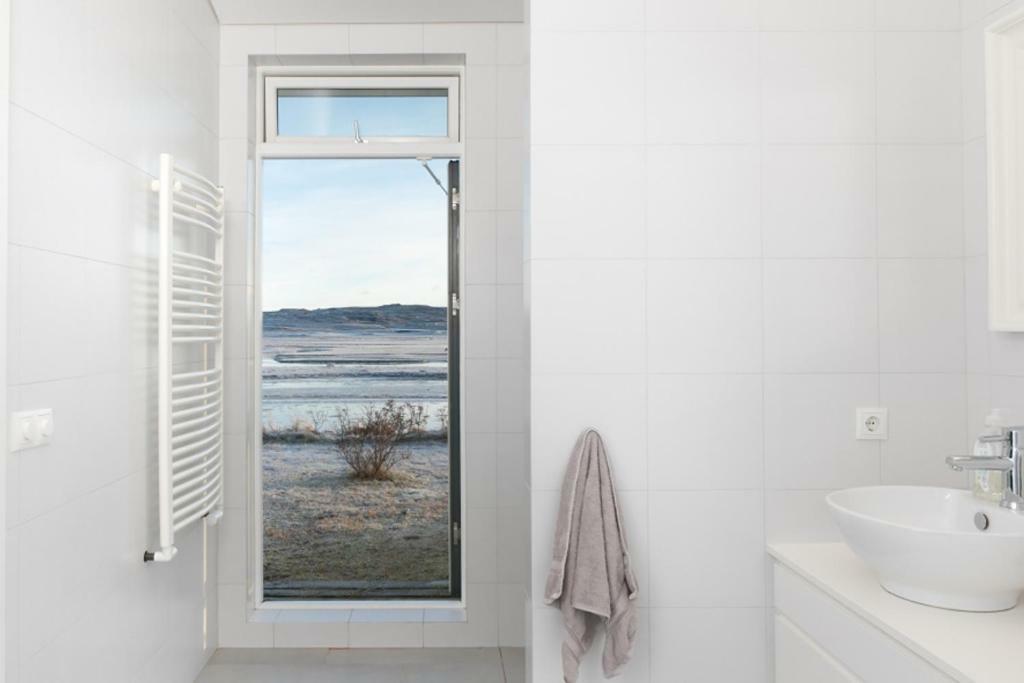 Luxury Villa With River View Laugaras Zewnętrze zdjęcie